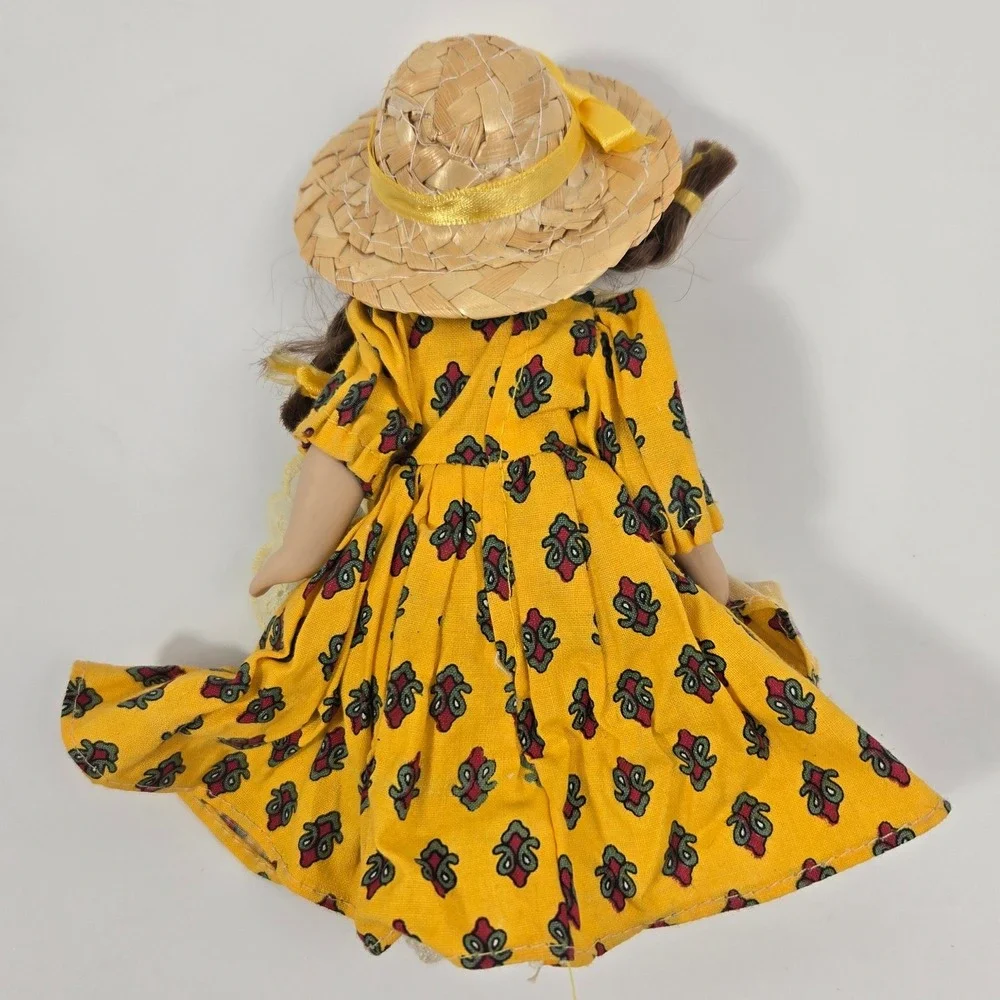 Les Poupees de Mado Porcelain Doll Articulated Yellow Floral Dress Straw Hat Box